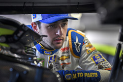 Chase Elliott, Hendrick Motorsports, Chevrolet Camaro NAPA Auto Parts, talks with Jimmie Johnson, Hendrick Motorsports, Chevrolet Camaro Lowe's for Pros