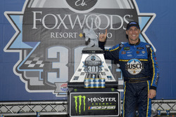 Race winner Kevin Harvick, Stewart-Haas Racing, Ford Fusion