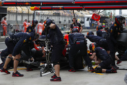 Max Verstappen, Red Bull Racing RB14 Tag Heuer, au stand