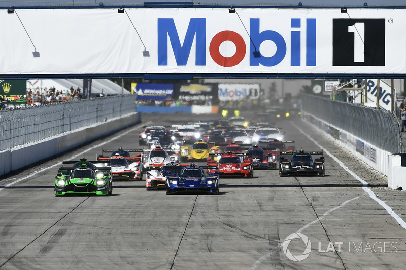 #90 Spirit of Daytona Racing Cadillac DPi, P: Tristan Vautier, Matt McMurry, Eddie Cheever III leads