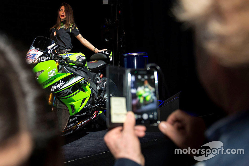 Kawasaki Puccetti Racing girl