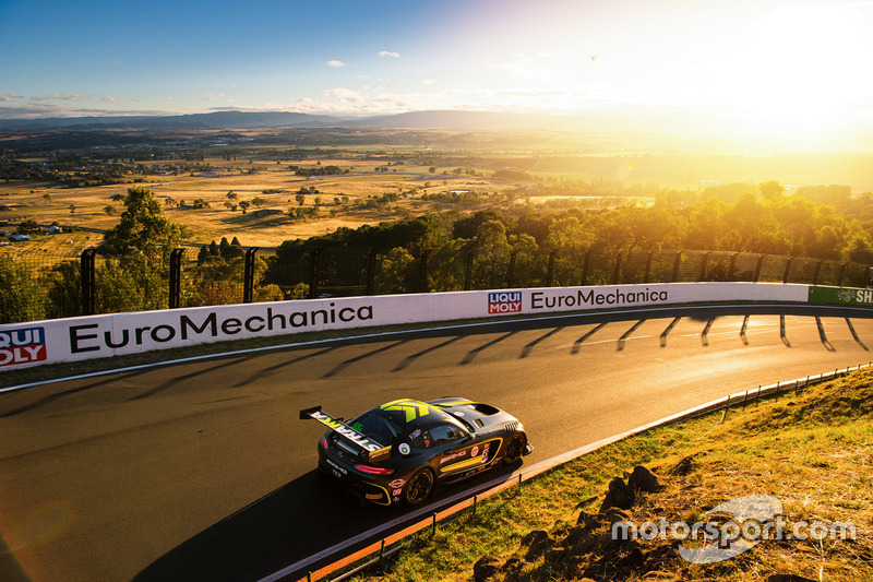 #55 Strakka Racing Mercedes AMG GT GT3: Nick Leventis, Lewis Williamson, Cameron Waters, David Fumaneli