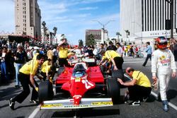 Gilles Villeneuve, Ferrari 126CK se aleja