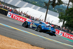 Tête à queue de la voiture #90 TF Sport Aston Martin Vantage: Salih Yoluc, Euan Alers-Hankey, Charles Eastwood