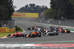 Max Verstappen, Red Bull Racing RB13 and Sebastian Vettel, Ferrari SF70H battle at the start of the race