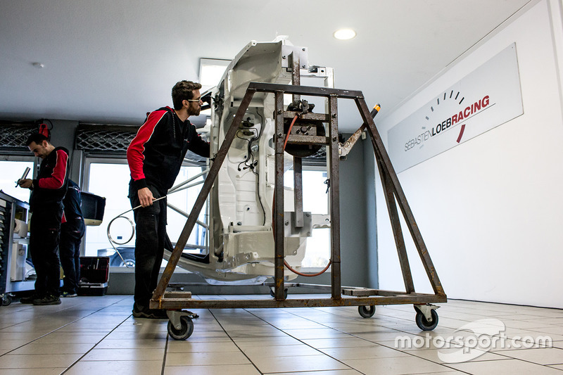 Sébastien Loeb Racing Peugeot 306 Maxi yeniden yapımı