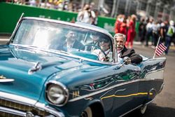Alejandro Soberon, President en CEO voor CIE Group en President van Formula 1 Gran Premio de Mexico en Chase Carey, Chief Executive Officer en Executive Chairman van de Formula One Group tijdens de rijdersparade