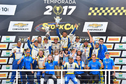 Comemoração no pódio da equipe Eurofarma
