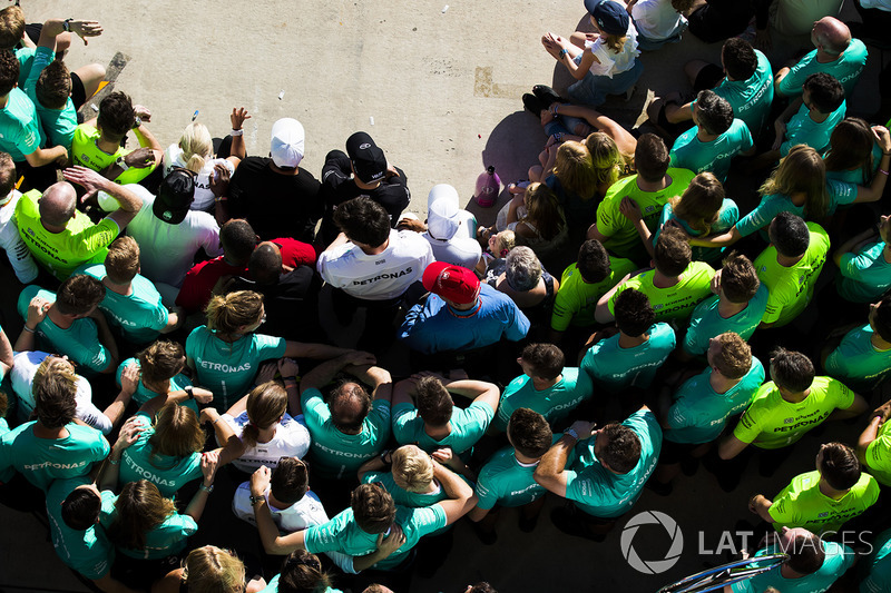 Race winner Lewis Hamilton, Mercedes AMG F1, Toto Wolff, Executive Director Mercedes AMG F1, Niki La