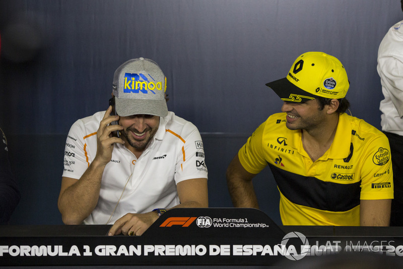 Fernando Alonso, McLaren e Carlos Sainz Jr., Renault Sport F1 Team nella conferenza stampa