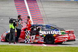 Kyle Busch, Joe Gibbs Racing, Toyota Camry Skittles Red White & Blue celebrates 