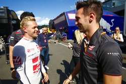 Kevin Magnussen, Haas F1 Team, celebrates with an engineer