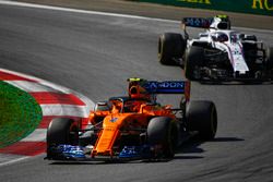 Stoffel Vandoorne, McLaren MCL33, Sergey Sirotkin, Williams FW41