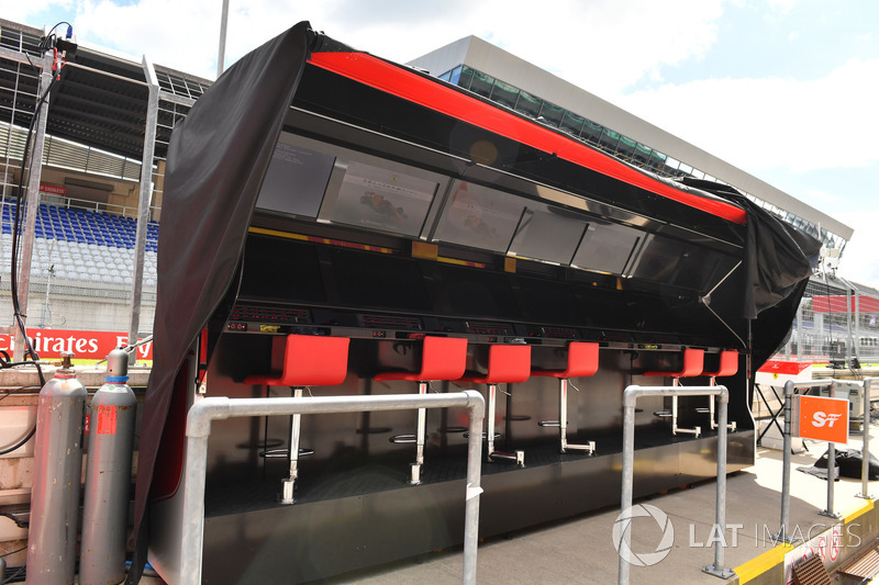 Pit wall Ferrari