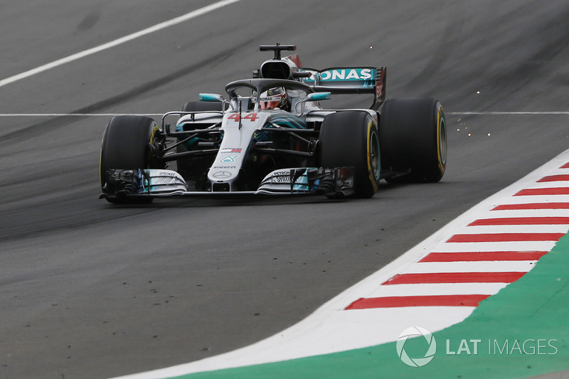 Lewis Hamilton, Mercedes-AMG F1 W09 sparks