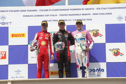 Podio Rookie Gara 1: il secondo classificato Gianluca Petecof, Prema Theodore Racing, il primo classificato Petr Ptacek, Bhaitech, il terzo classificato Niklas Krutten, BWT Mucke Motorsport