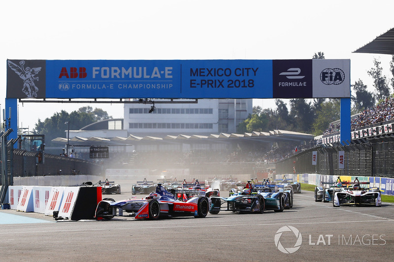 Felix Rosenqvist, Mahindra Racing, Oliver Turvey, NIO Formula E Team, al inicio de la carrera