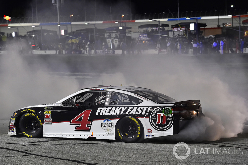 Kevin Harvick, Stewart-Haas Racing, Jimmy John's Ford Fusion celebrates