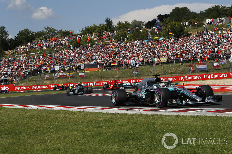 Lewis Hamilton, Mercedes-AMG F1 W09 en la salida