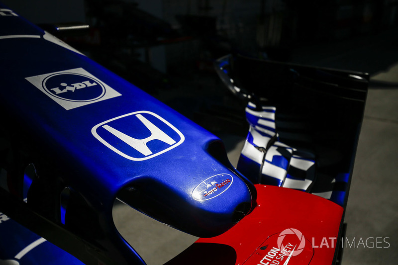 Sayap depan Toro Rosso STR13