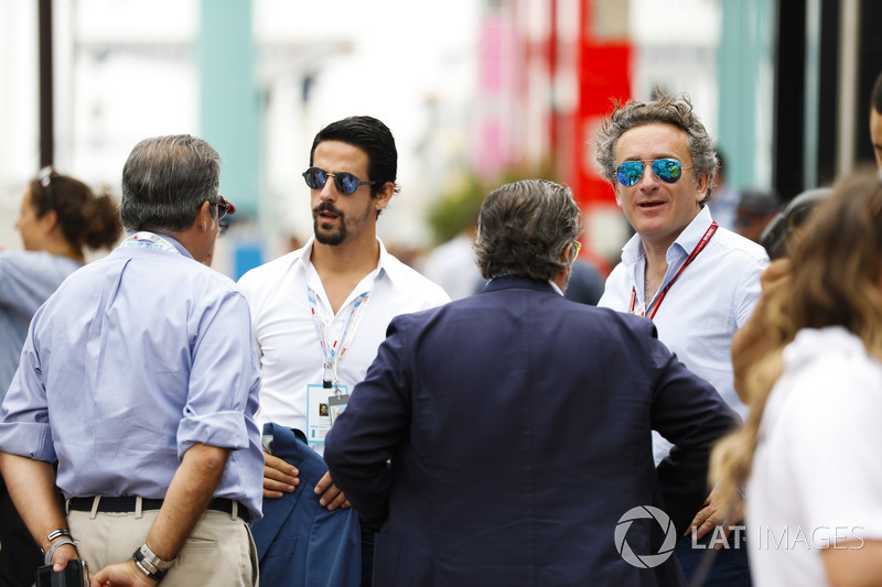 CEO Formula E, Alejandro Agag, bersama Lucas di Grassi