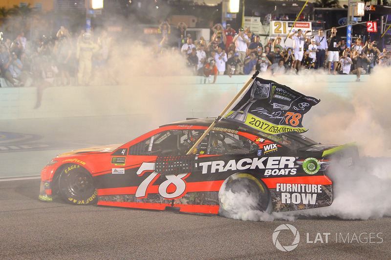 <img src="https://cdn-8.motorsport.com/static/img/cfp/0/0/0/200/228/s3/united_states-2.jpg" alt="" width="20" height="12" /> Мартин Труэкс-младший, Furniture Row Racing Toyota (NASCAR, чемпион, 5040 очков, восемь побед)