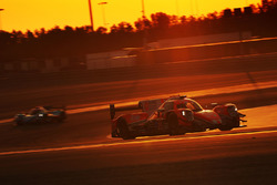 Автомобиль №25 команды CEFC Manor, Oreca 07 Gibson: Роберто Гонсалес, Симон Труммер, Виталий Петров