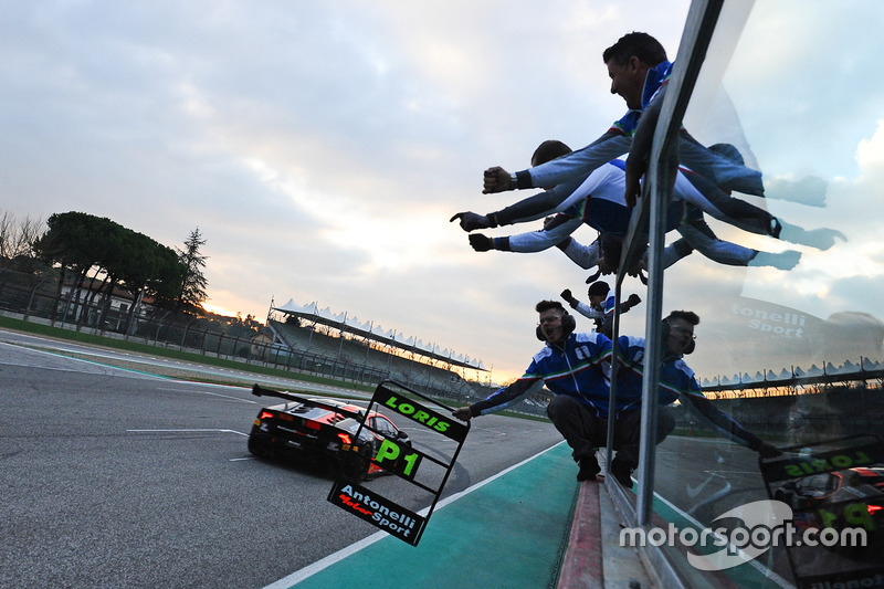 I vincitori della gara #17 Antonelli Motorsport: Loris Spinelli, Mikael Grenier