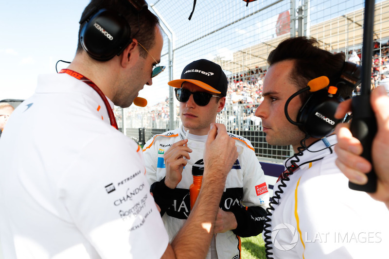 Stoffel Vandoorne, McLaren, on the grid