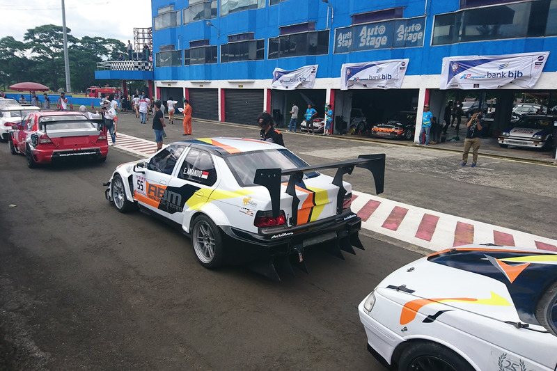 Pitlane jelang balapan STC Divisi 1