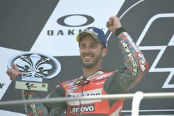 Sur le podium : le deuxième, Andrea Dovizioso, Ducati Team