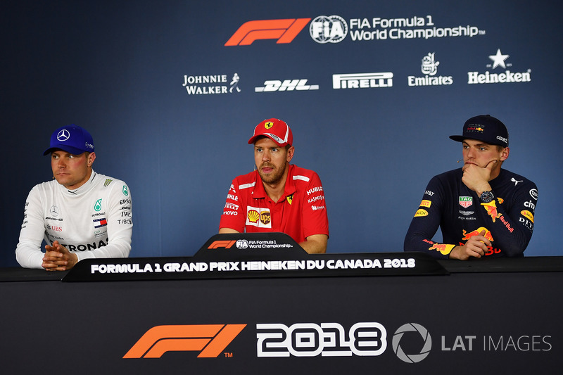 Valtteri Bottas, Mercedes-AMG F1, Sebastian Vettel, Ferrari et Max Verstappen, Red Bull Racing lors de la conférence de presse