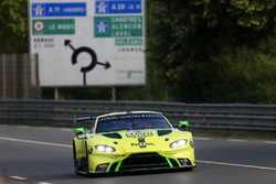 #97 Aston Martin Racing Aston Martin Vantage AMR: Alex Lynn, Maxime Martin, Jonathan Adam