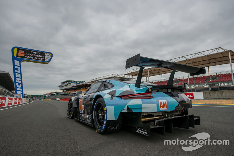 #77 Proton Competition Porsche 911 RSR