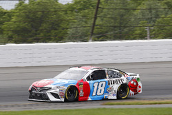 Kyle Busch, Joe Gibbs Racing, Toyota Camry M&M's Red White & Blue