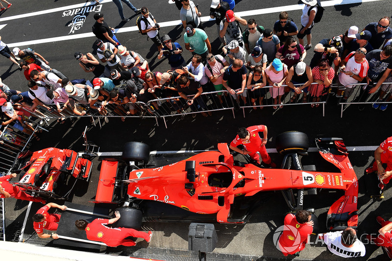 La Ferrari SF71H et des fans