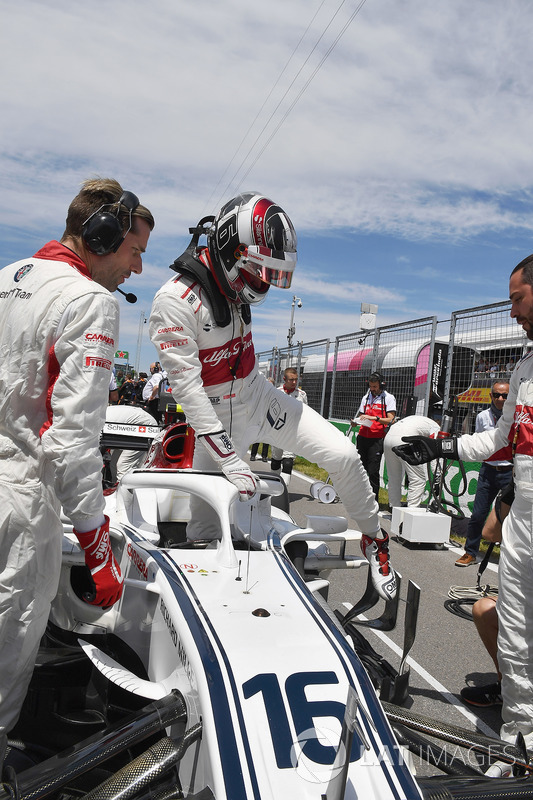 Charles Leclerc, Sauber C37 on the grid