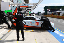 #86 Gulf Racing Porsche 911 RSR: Michael Wainwright, Benjamin Barker, Alex Davison