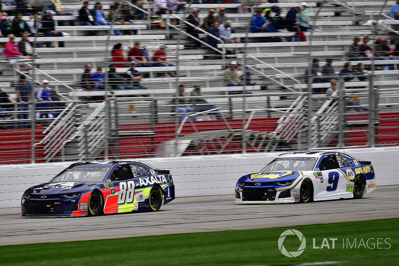Alex Bowman, Hendrick Motorsports, Axalta Chevrolet Camaro and Chase Elliott, Hendrick Motorsports, NAPA Auto Parts Chevrolet Camaro