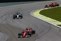 Sebastian Vettel, Ferrari SF70H, Valtteri Bottas, Mercedes AMG F1 W08, Kimi Raikkonen, Ferrari SF70H