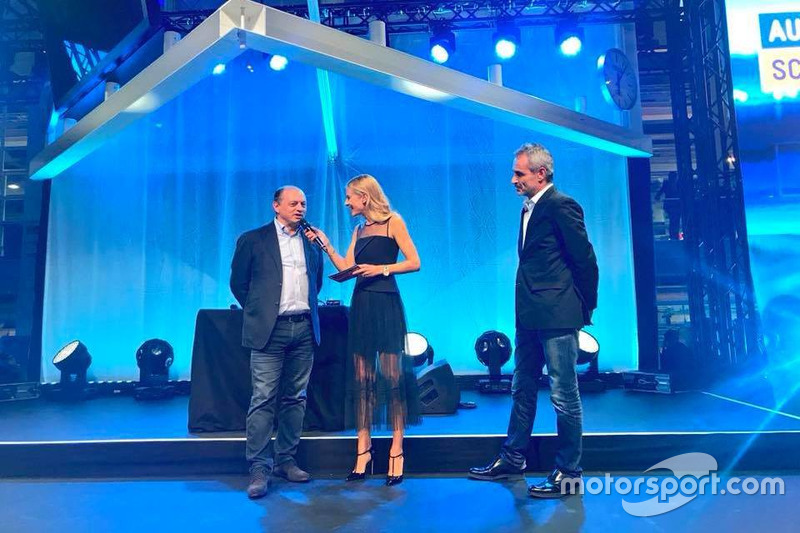 Fréderic Vasseur, Sauber F1 Teamleiter und CEO, moderatorin Christa Rigozzi und Beat Zehnder, Sauber