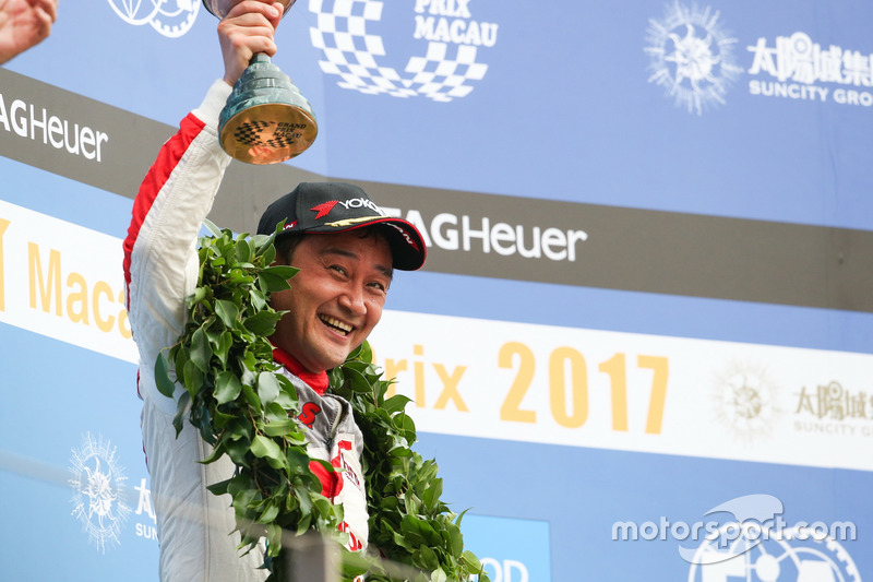 Podio: il terzo classificato Ryo Michigami, Honda Racing Team JAS, Honda Civic WTCC