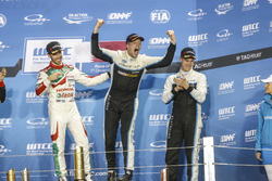 Podio: il campione del mondo Thed Björk, Polestar Cyan Racing, Volvo S60 Polestar TC1