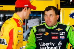 Joey Logano, Team Penske Ford Fusion, Ryan Newman, Richard Childress Racing Chevrolet Camaro