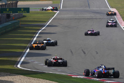 Сергей Сироткин, Williams FW41, Стоффель Вандорн, McLaren MCL33, Шарль Леклер, Alfa Romeo Sauber C37, и Брендон Хартли, Scuderia Toro Rosso STR13