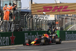 Race winner Daniel Ricciardo, Red Bull Racing RB14 takes the chequered flag
