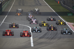 Sebastian Vettel, Ferrari SF71H, Kimi Raikkonen, Ferrari SF71H, Valtteri Bottas, Mercedes AMG F1 W09, Lewis Hamilton, Mercedes AMG F1 W09., Max Verstappen, Red Bull Racing RB14 Tag Heuer, Daniel Ricciardo, Red Bull Racing RB14 Tag Heuer, and the rest of the field at the start of the race