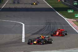 Max Verstappen, Red Bull Racing RB14 Tag Heuer, Kimi Raikkonen, Ferrari SF71H