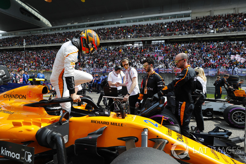 Stoffel Vandoorne, McLaren, sur la grille