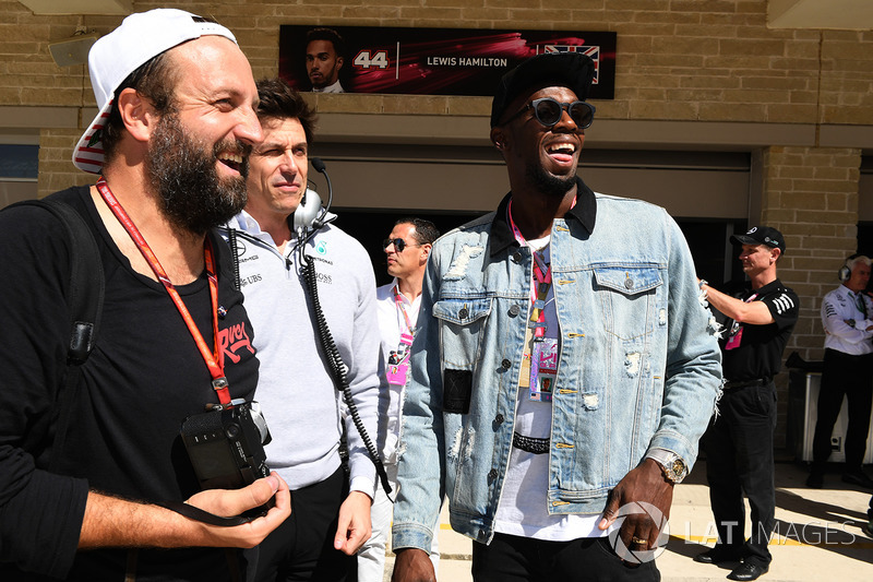 Toto Wolff, director de Mercedes AMG F1 y Usain Bolt